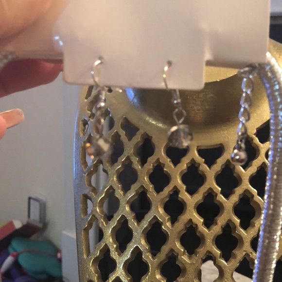 Silver wire necklace with clear stones and small fishhook earrings - Picture 3 of 4